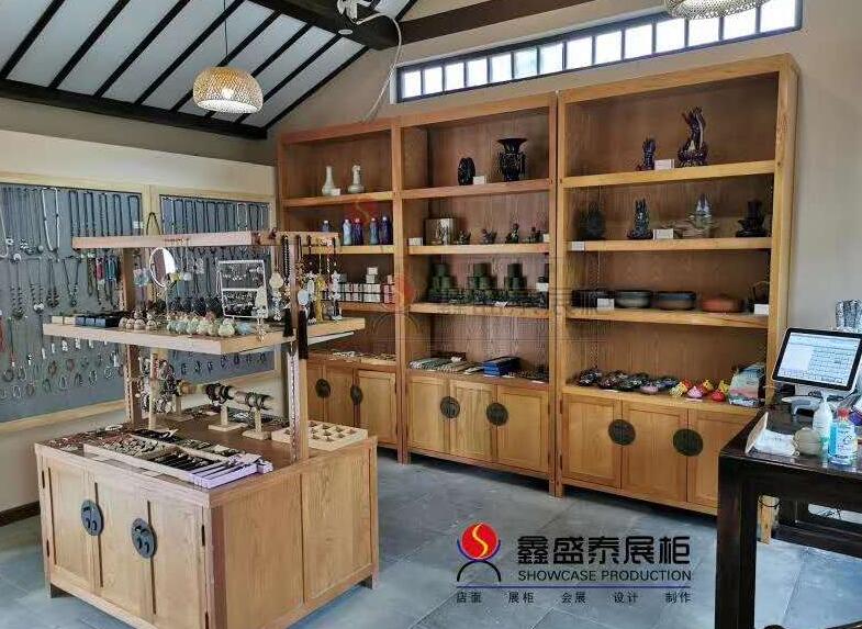 古玩店青島展柜制作完工投入使用中